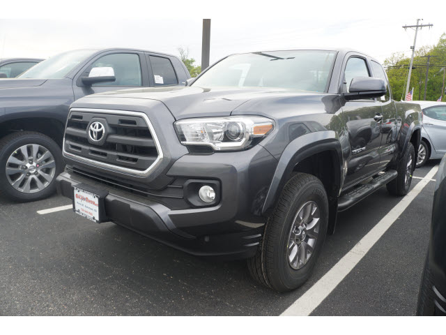 New 2017 Toyota Tacoma SR5 Access Cab 6 Bed V6 4x4 AT (Na 4x4 SR5 V6 ...